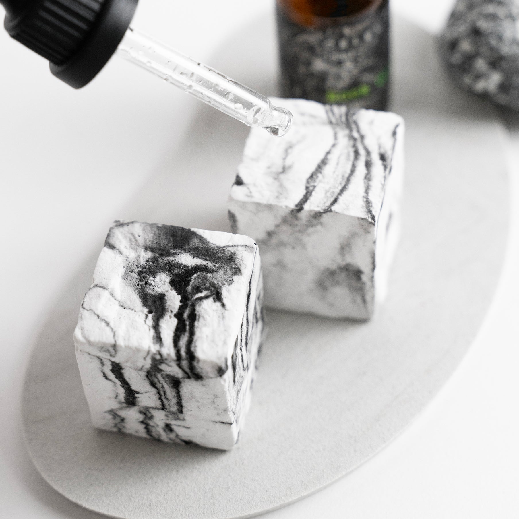 鉱石の薫り Square